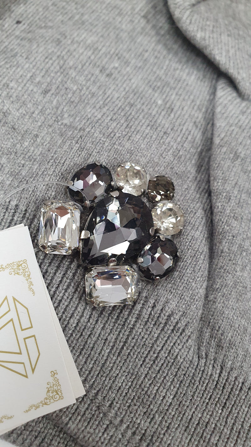 Cappello donna di trik bijoux con applicazioni swarovsky e pon pon grigio/ rosa/ fucsia