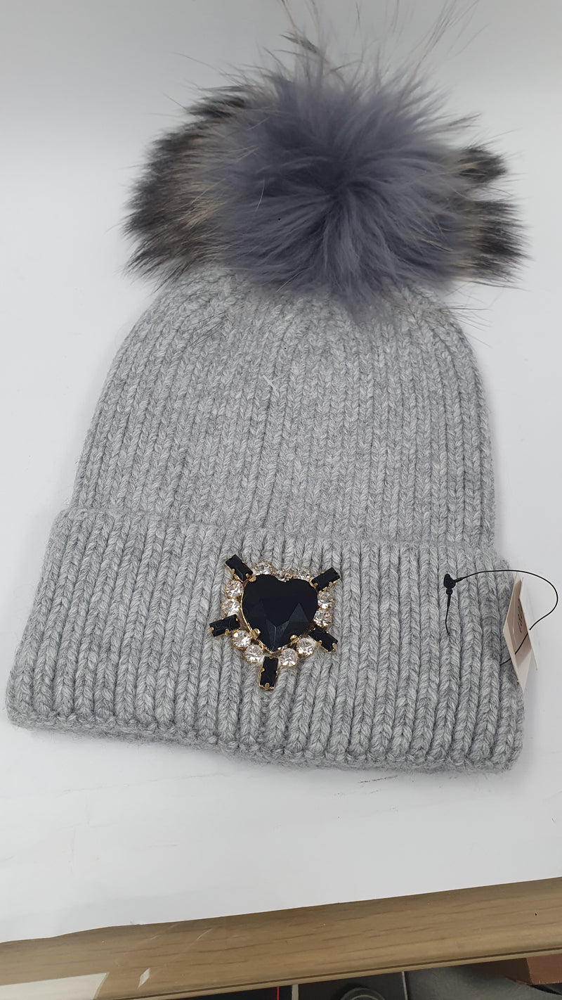Cappello donna grigio di trik bijoux con applicazione swarovsky a cuore