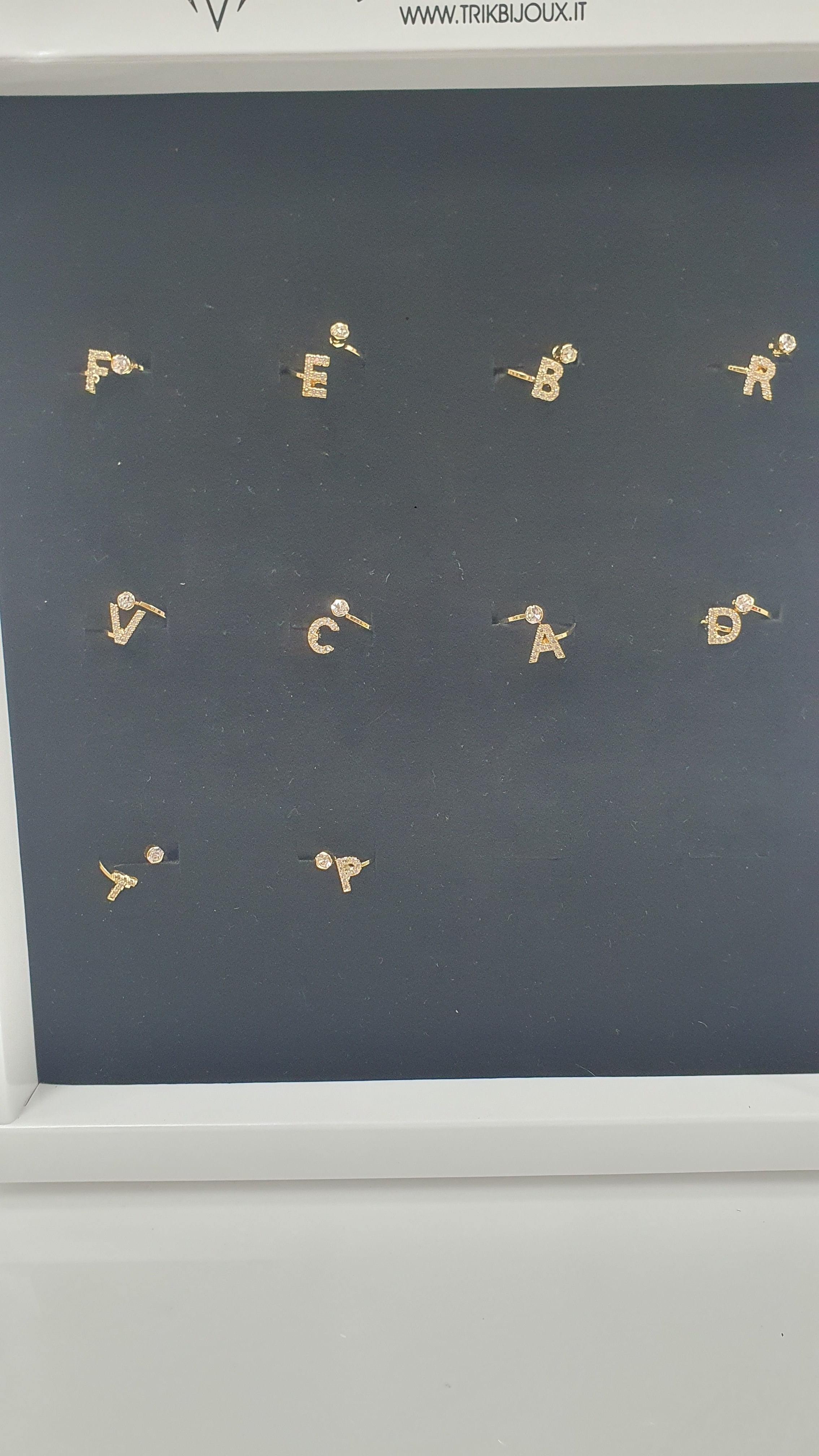 Anello trik bijoux con iniziale e brillantino