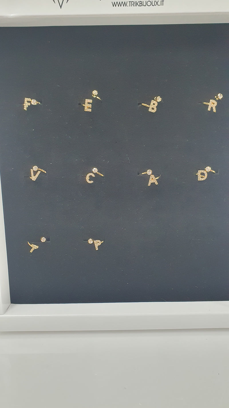Anello trik bijoux con iniziale e brillantino