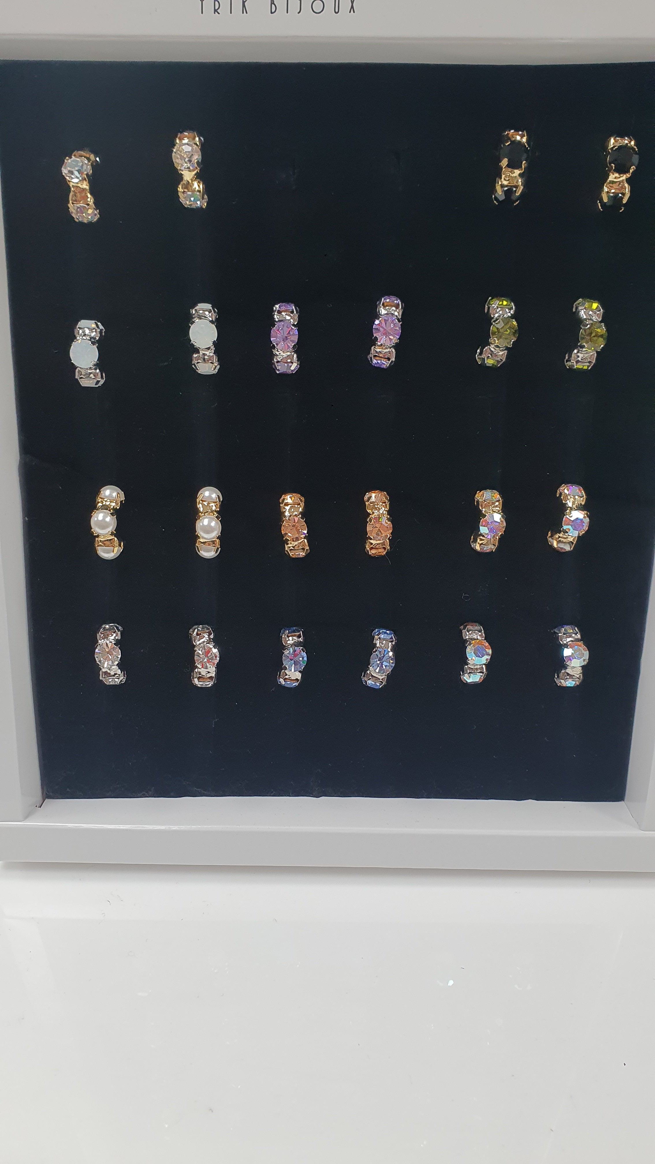 Orecchini trik bijoux mezzo cerchio con brillantini vari colori