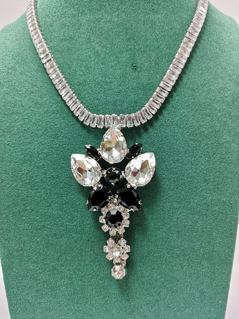 Set da donna di collana e orecchini con fiore pendente argento di trik bijoux