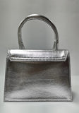 Set composto da orecchini, borsa, cintura di trik bijoux con Bottone argento