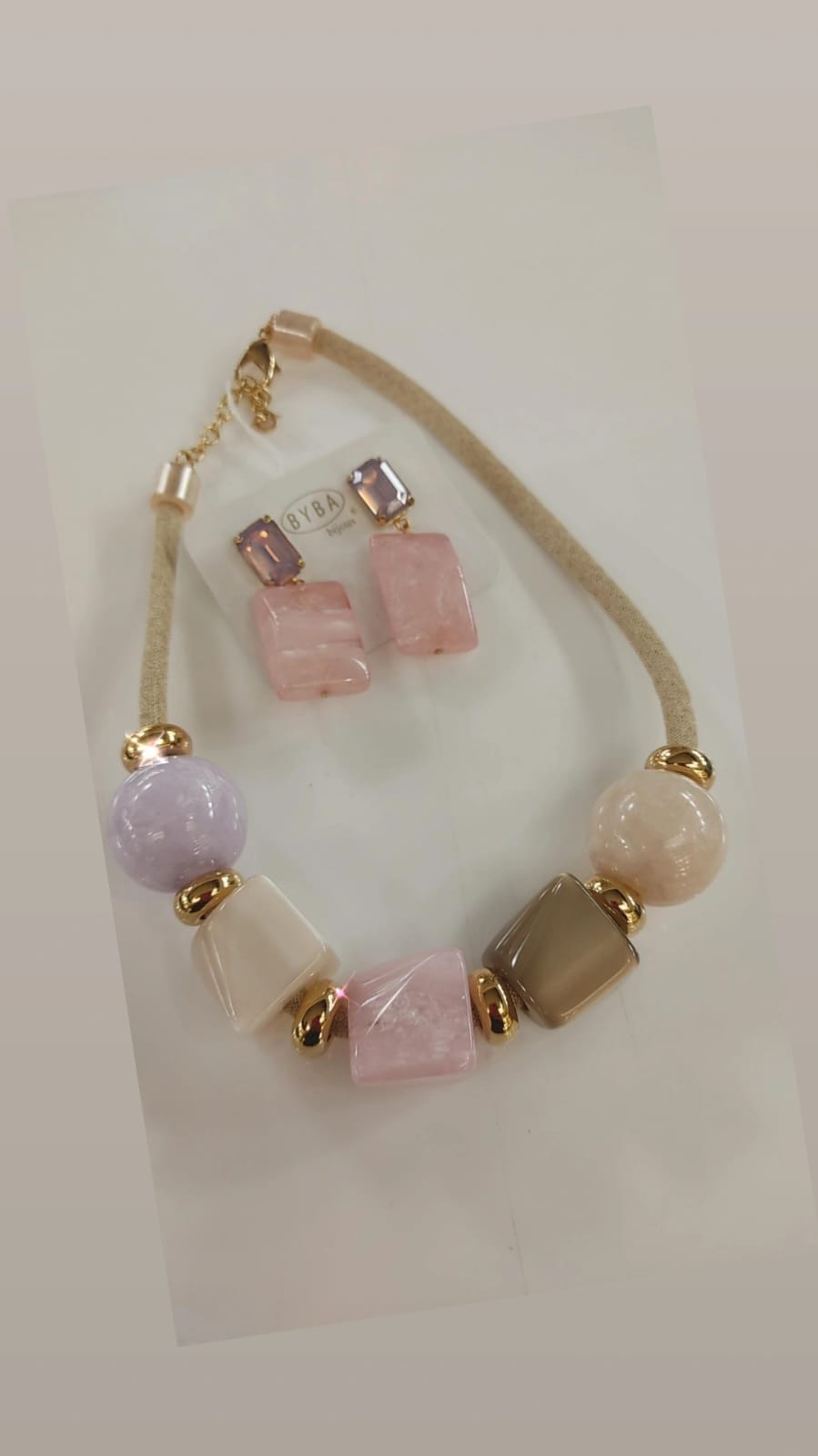 Coordinato di collana e orecchini di byba bijoux