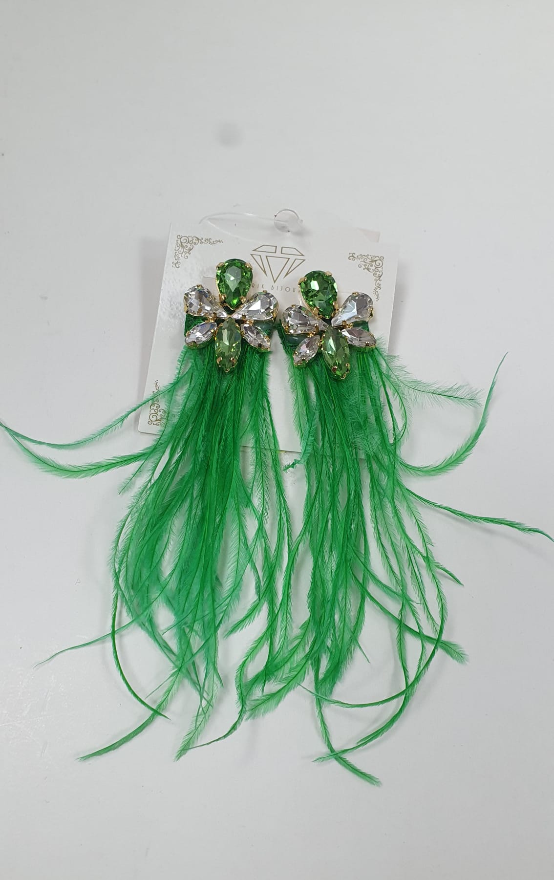 orecchini pendenti con piuma e cristallo piccolo di trik bijoux verde/ blu/ nero/ lilla