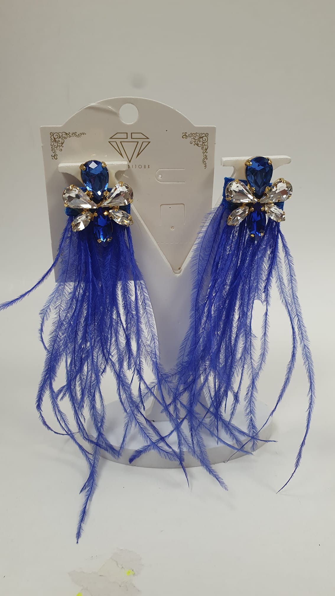 orecchini pendenti con piuma e cristallo piccolo di trik bijoux verde/ blu/ nero/ lilla