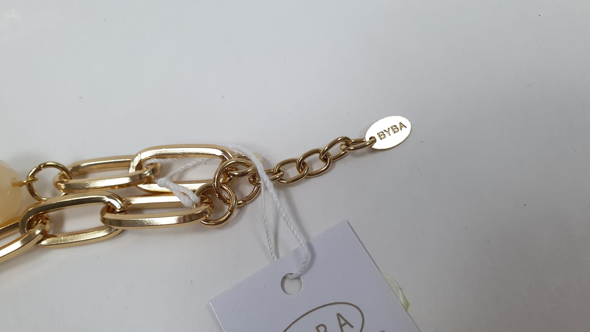 coordinato di bracciale e orecchini di byba bijoux verde/ beige