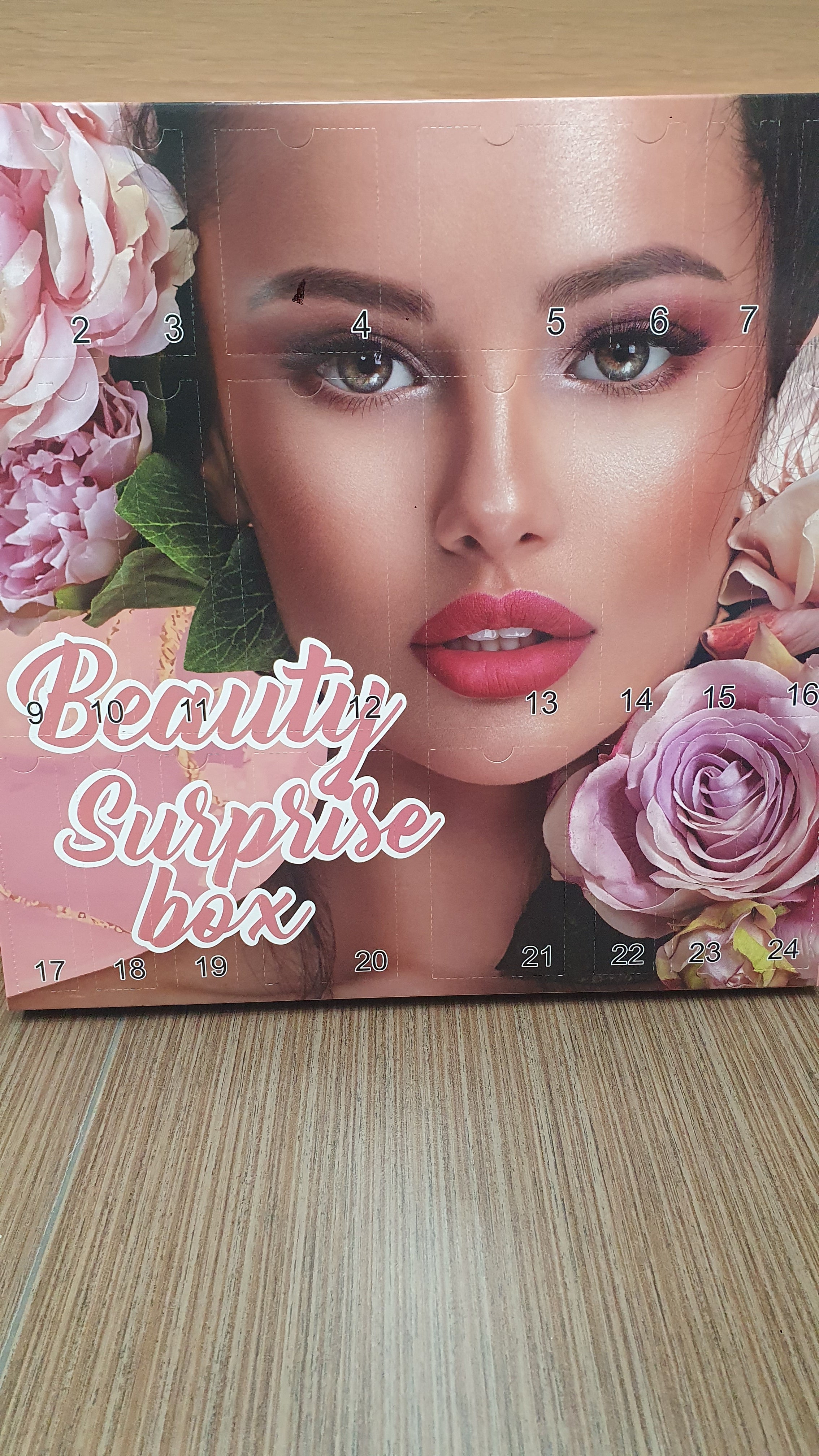 Calendario dell'avvento con trucchi e accessori