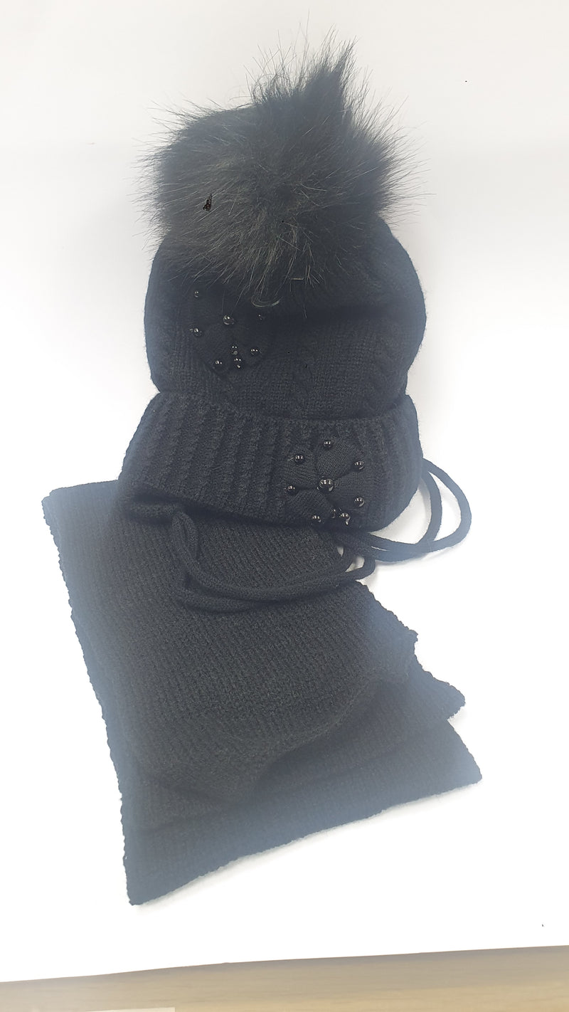 Cappello e sciarpa bimba con pon pon nero