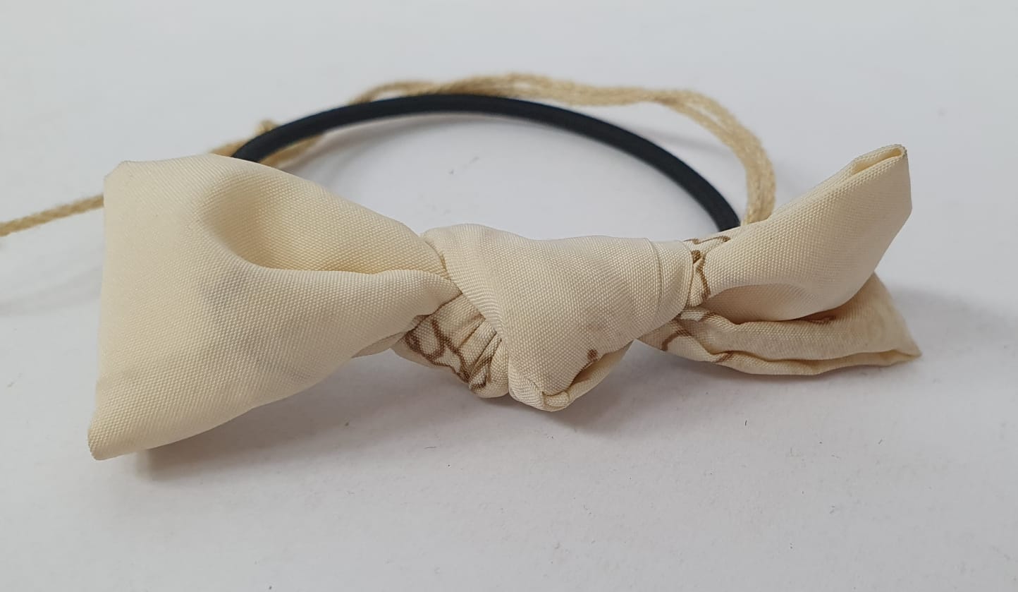 Elastici per capelli di Alviero martini con fiocco piccolo morbido Beige/panna/verde/grigio
