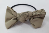 Elastici per capelli di Alviero martini con fiocco piccolo morbido Beige/panna/verde/grigio