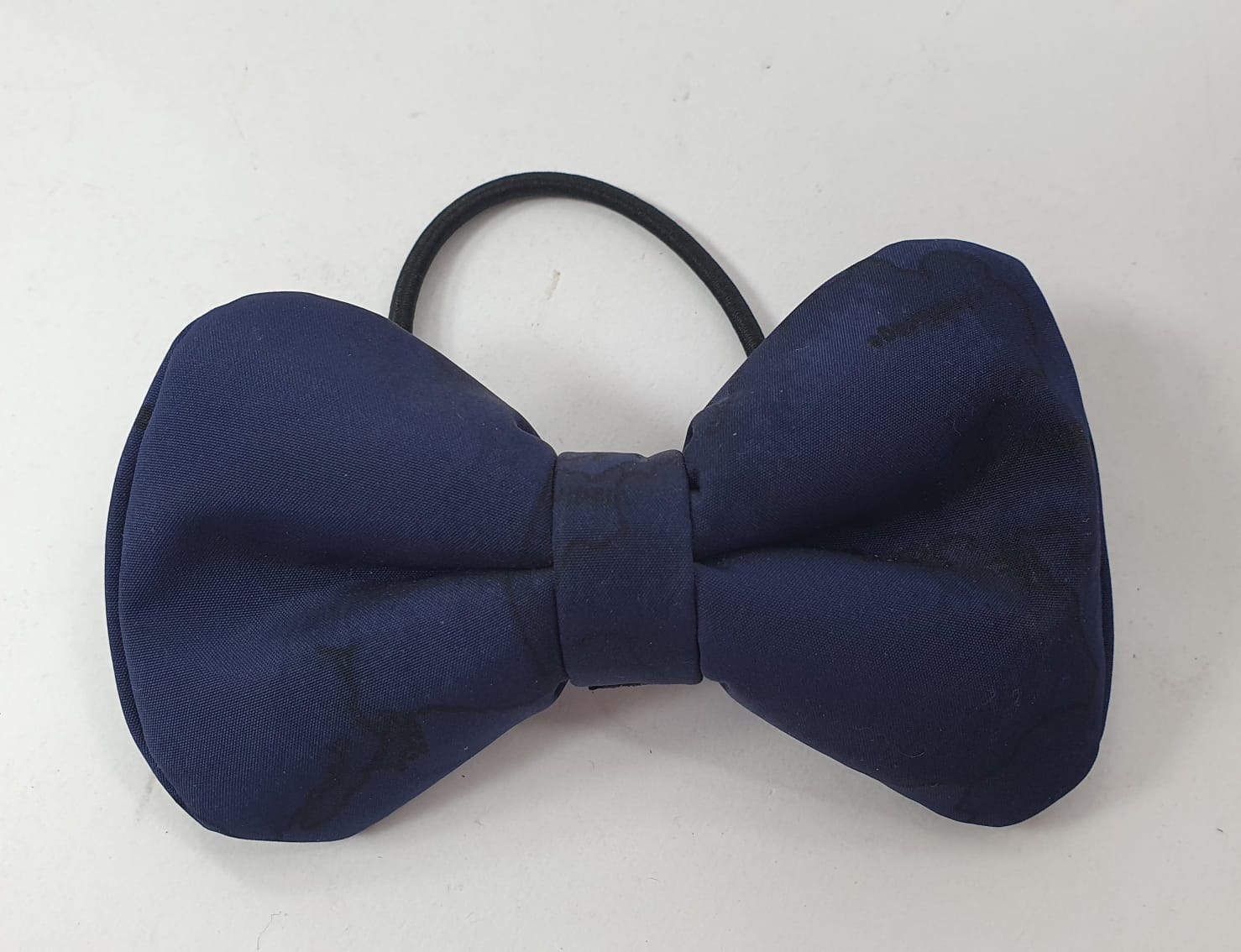 Elastico per capelli di alviero martini con fiocco rigido grande blu/ nero