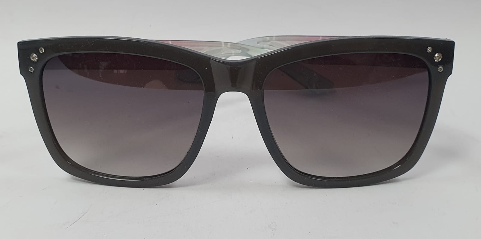 Occhiali da sole donna di camomilla milano grigio scuro con brillantini