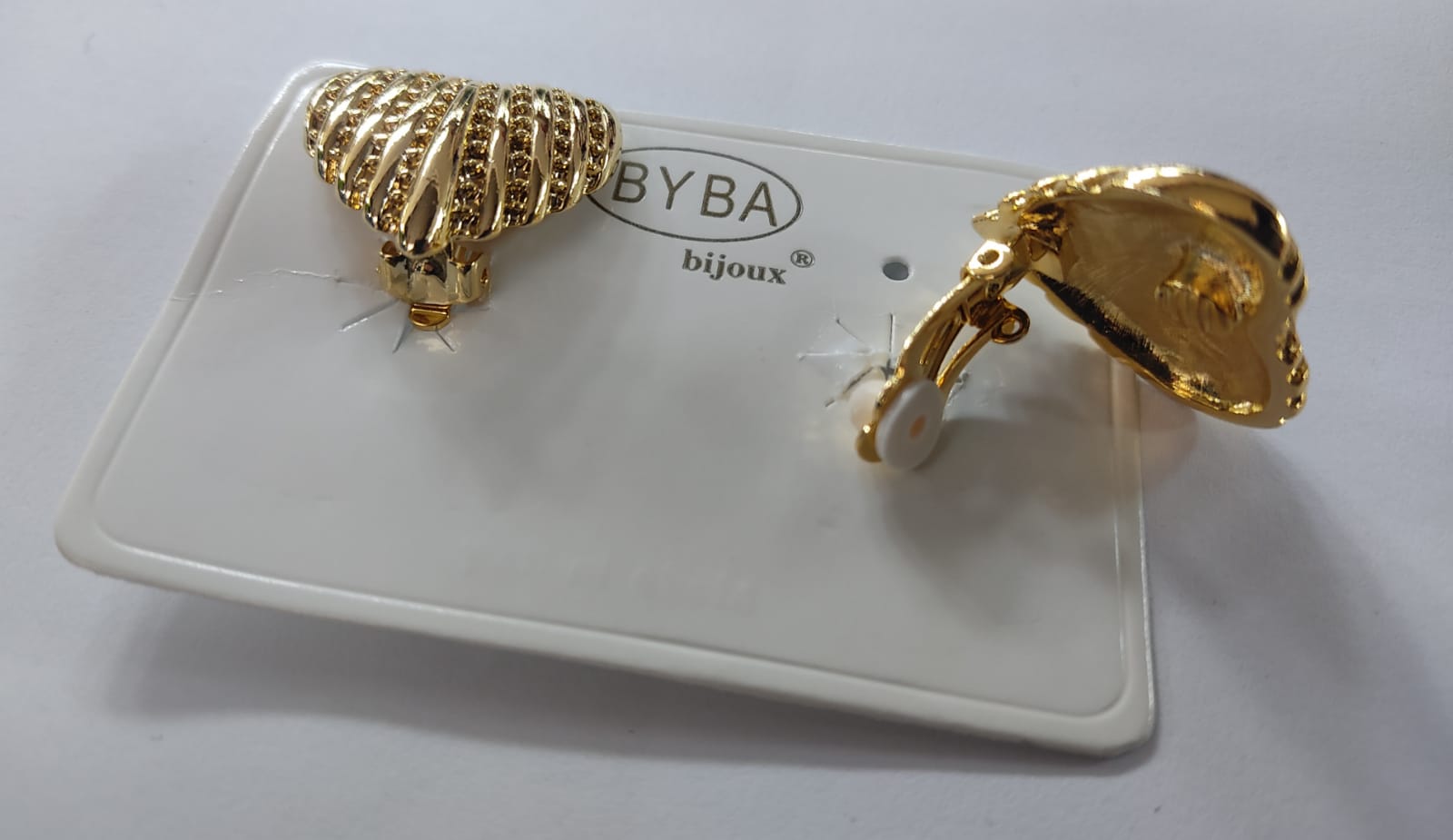 Orecchini donna di byba bijoux oro a forma di cuore a clip