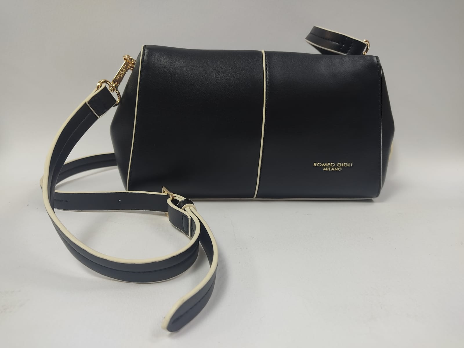 Pochette donna di romeo gigli linea neva art. B2279069 glicine/ bianco/ nero
